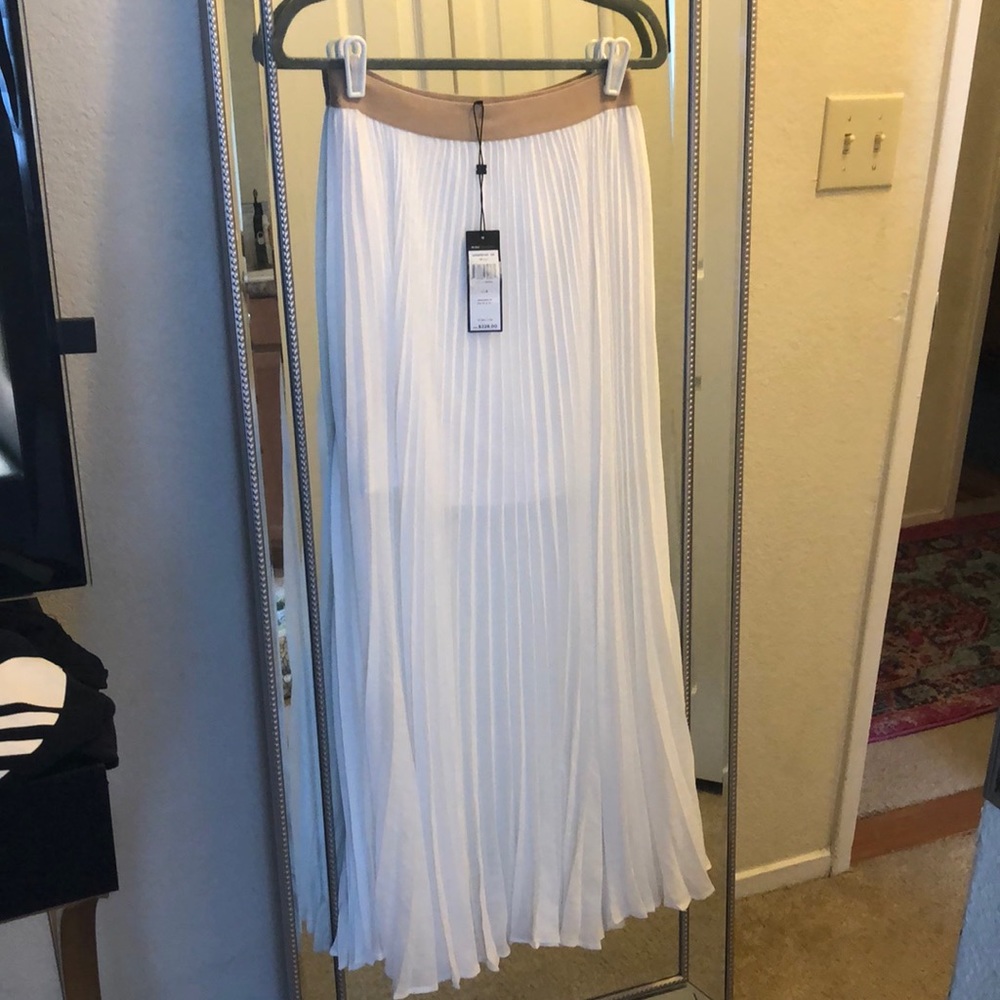 BCBG NWT white pleated high waisted skirt